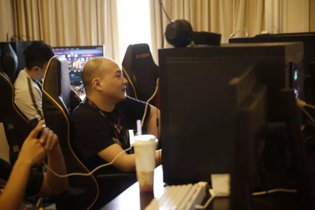 PSG.LGD专访：如何看待DOTA2国内青黄不接的现状