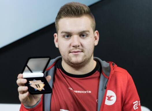 Royal Never Give Up 发布人员变动公告：TES.C 支持 Niket ; 正式加入团队